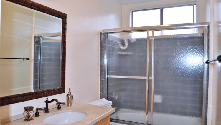 Bathroom View of 2 Bedroom Condo For Lease at 813 15TH STREET, SANTA MONICA, CA 90403